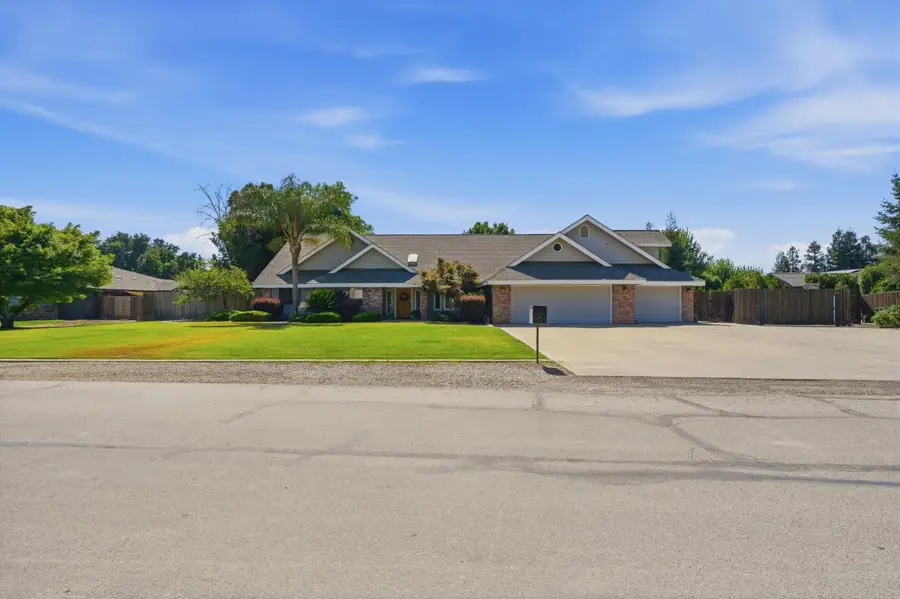 1203 N Tommy Court, Visalia, CA 93291 - #3