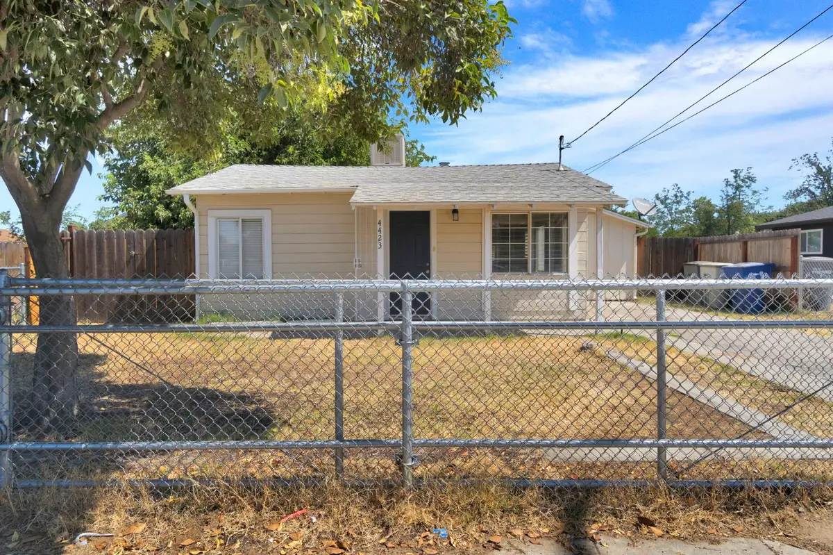 4423 E Floradora Avenue, Fresno, CA 93703 - #1