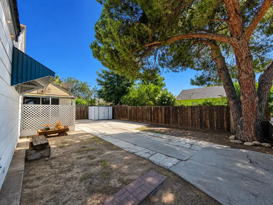 455 Baker Street, Coalinga, CA 93210 - #3