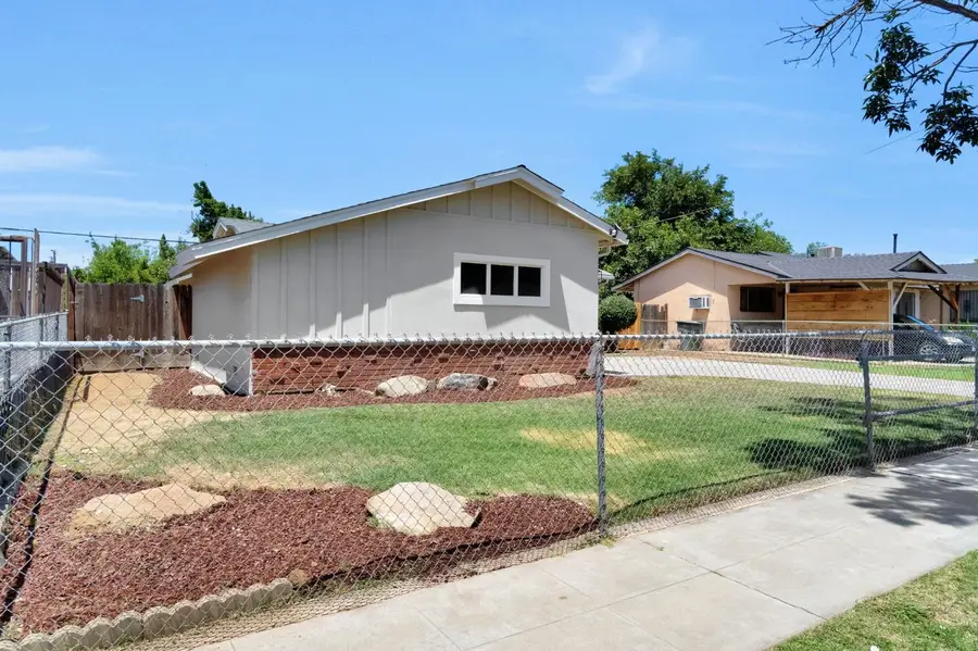 1834 S Backer Avenue, Fresno, CA 93702 - #3