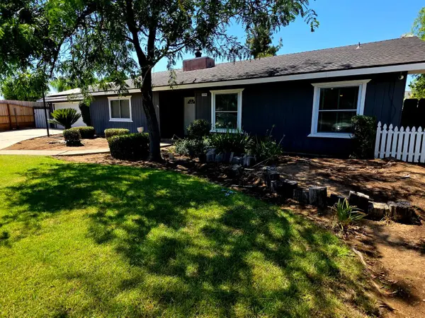 2214 Holt Avenue, Sanger, CA 93657