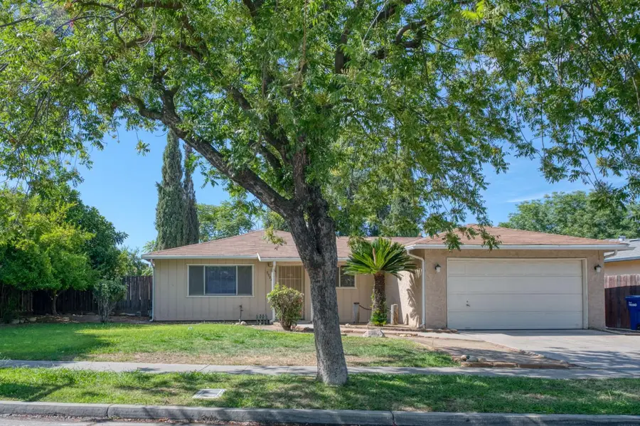 5904 E Pontiac Way, Fresno, CA 93727 - #2