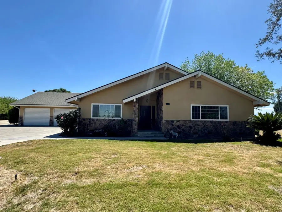 17617 W Belmont Avenue, Kerman, CA 93630 - #2