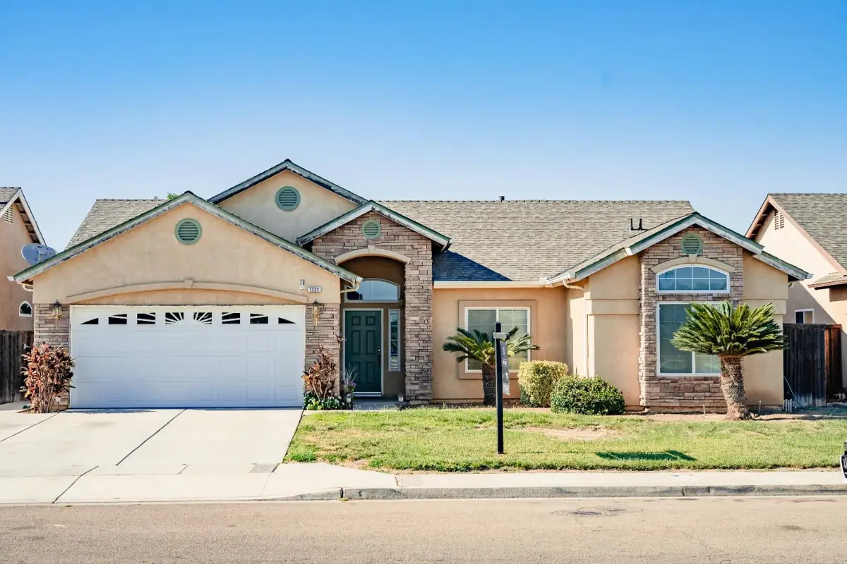 1323 Florence Avenue, Dinuba, CA 93618 - #1