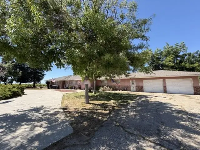 368 E Sumner Avenue, Fresno, CA 93725 - #1