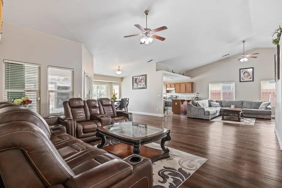 5110 W Simpson Avenue, Fresno, CA 93722 - #2