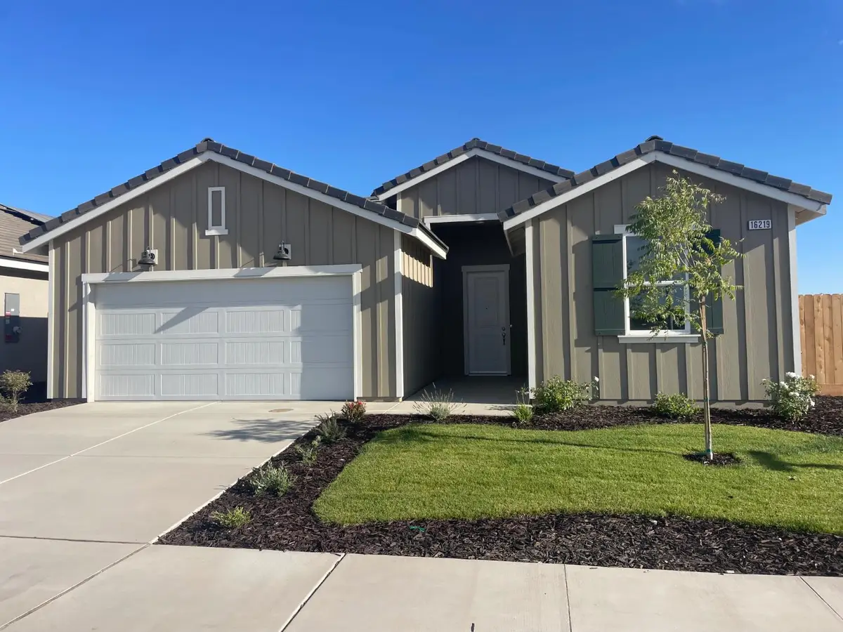 16219 W Sunset Ave, Kerman, CA 93630 - #1