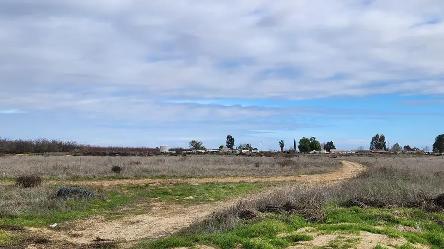 100 Central, Kerman, CA 93630 - #3