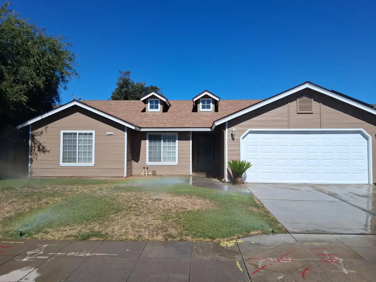 2238 N Milburn Avenue, Fresno, CA 93722 - #1
