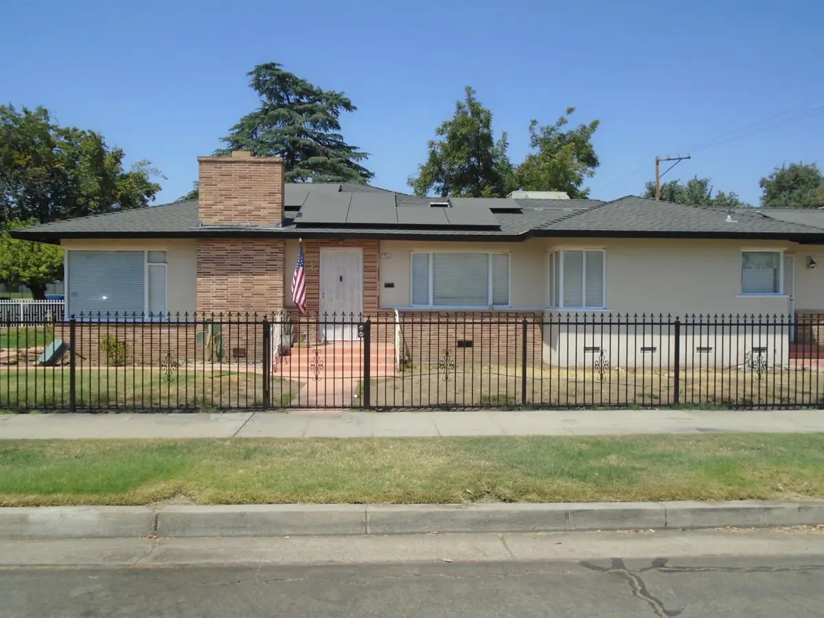 412 W Floradora Avenue, Fresno, CA 93728 - #1