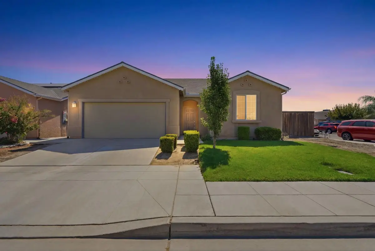8482 15th Street, Parlier, CA 93648 - #1