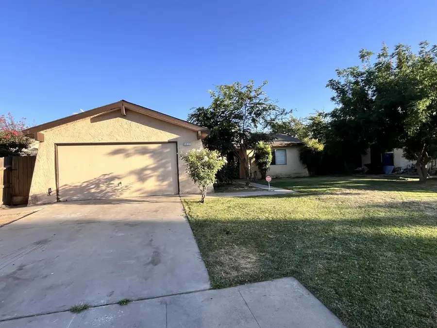 5337 W Richert Avenue, Fresno, CA 93722 - #2
