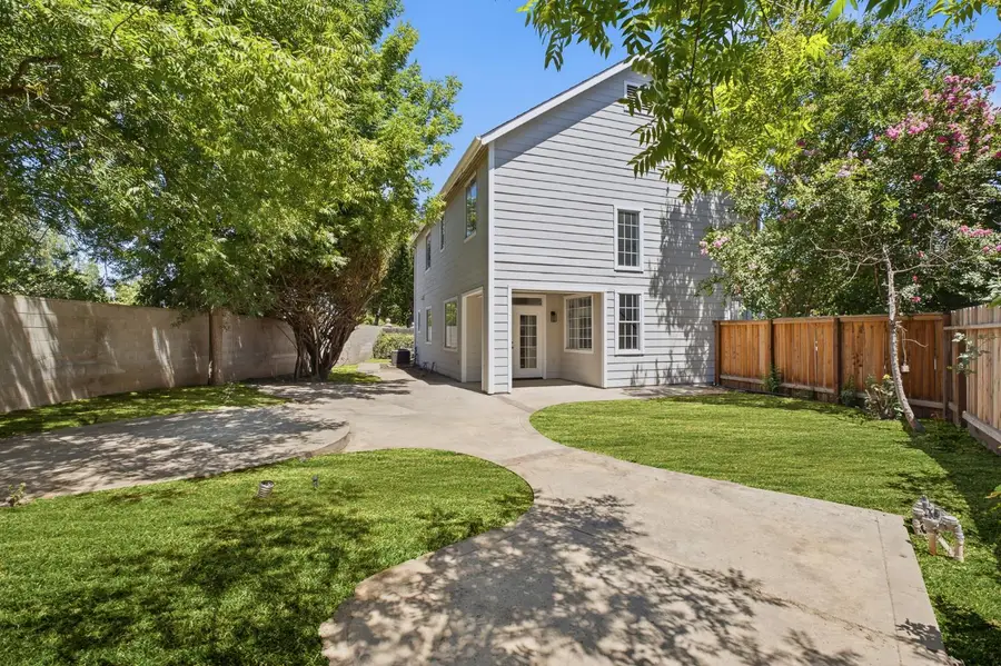 1077 E Monticello Circle, Fresno, CA 93720 - #2