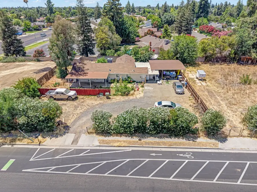 4627 N Maple Street, Fresno, CA 93726 - #2