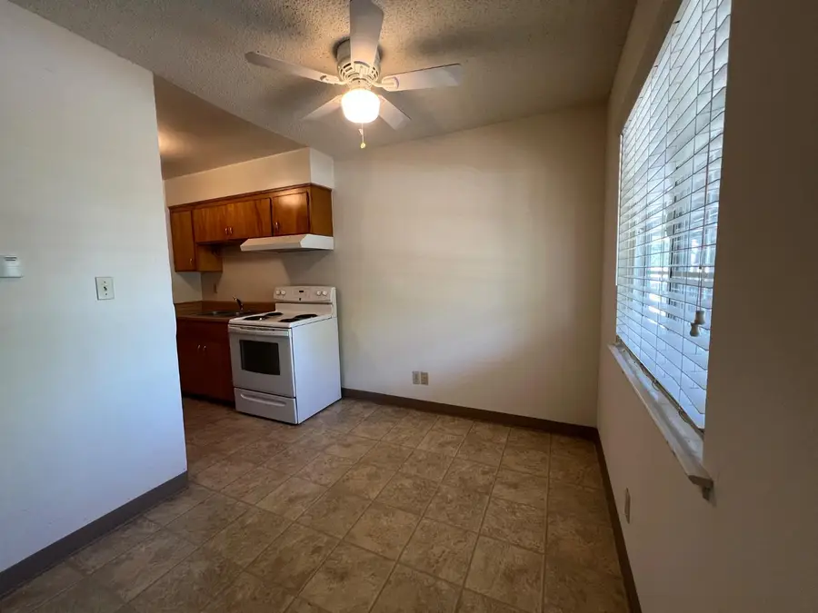 906 Nevada, Kingsburg, CA 93631 - #2