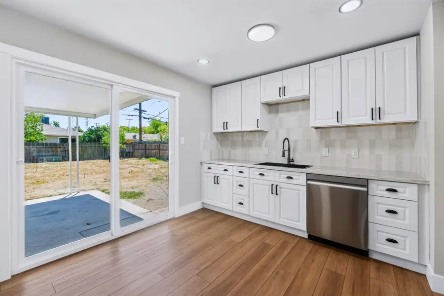 4910 E Carmen Avenue, Fresno, CA 93727 - #3