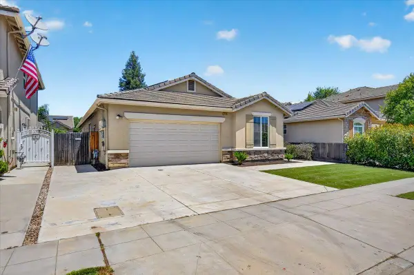 7444 E Dayton Avenue, Fresno, CA 93737