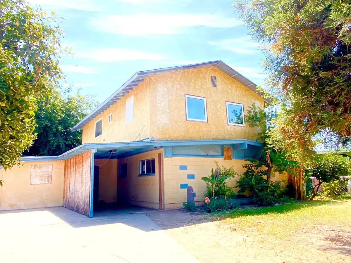 1264 N Pecan Avenue, Reedley, CA 93654 - #1