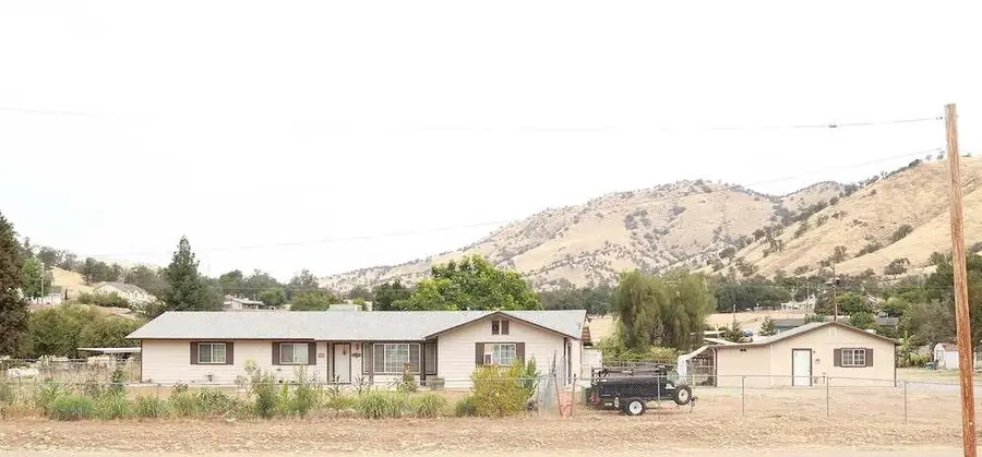 6088 Big Oak Road, Sanger, CA 93657 - #2