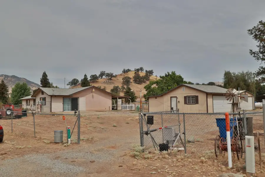 6088 Big Oak Road, Sanger, CA 93657 - #3
