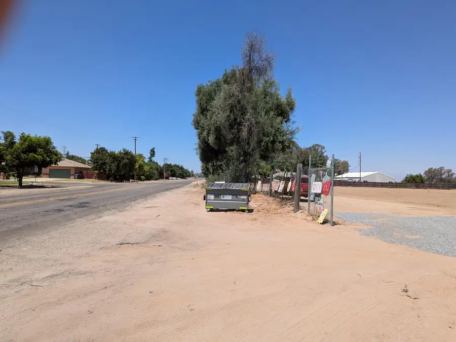 284 S Temperance Avenue, Fresno, CA 93727 - #2