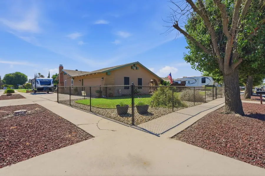 896 N Mahaleb Street, Tulare, CA 93274 - #2