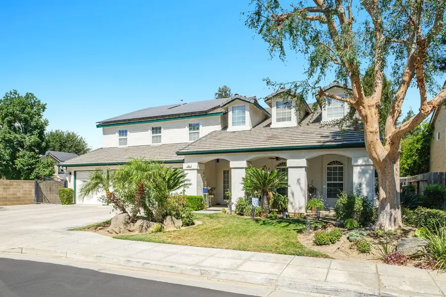 741 N Oxford Avenue, Clovis, CA 93611 - #2