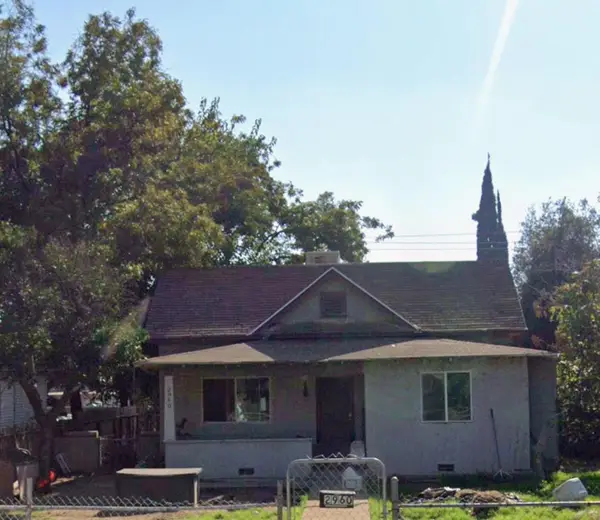 2960 E Illinois Avenue, Fresno, CA 93701