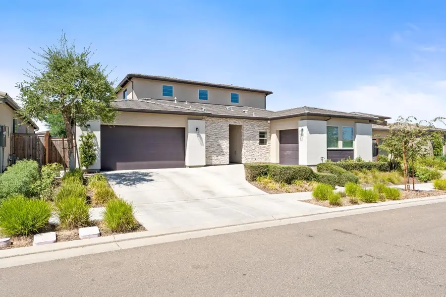 874 Overstone Avenue, Madera, CA 93636 - #2