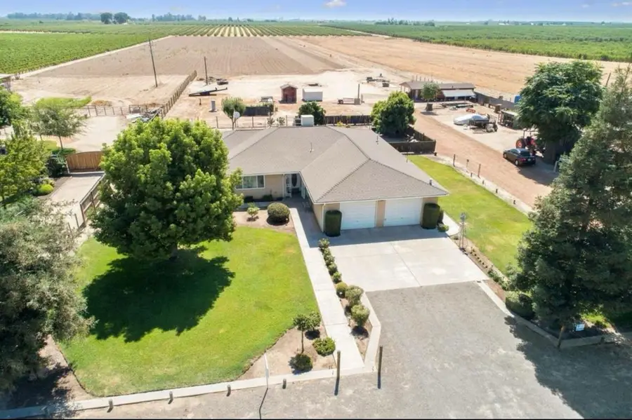 12420 S Chestnut Avenue, Fresno, CA 93725 - #2