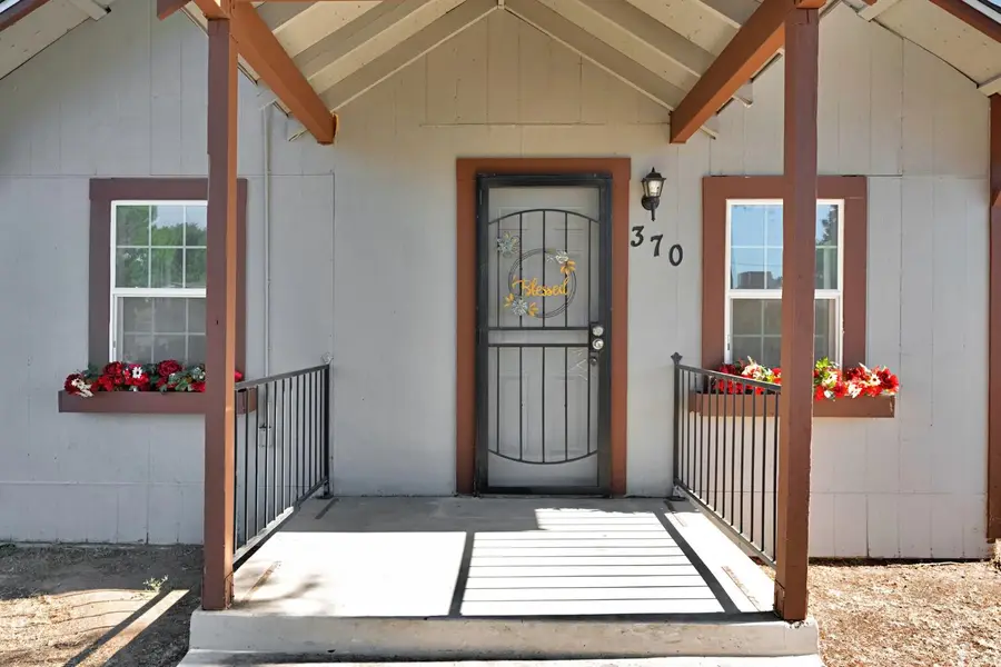 370 W Spruce Avenue, Pinedale, CA 93650 - #3