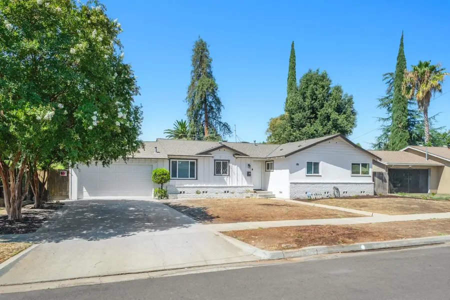 1019 W Ashcroft Avenue, Fresno, CA 93705 - #3
