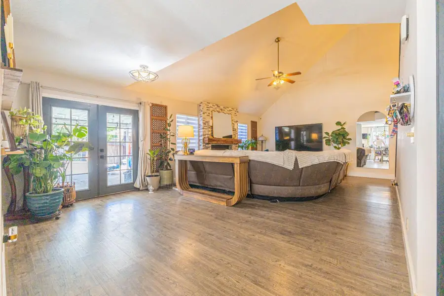 581 W El Paso Avenue, Clovis, CA 93611 - #2