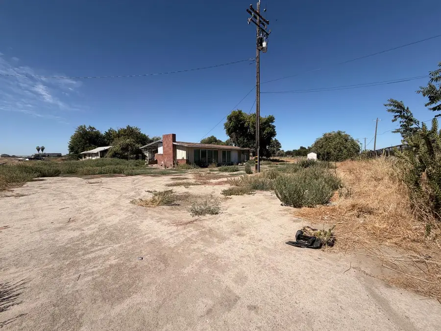 17577 Iona Avenue, Lemoore, CA 93245 - #3