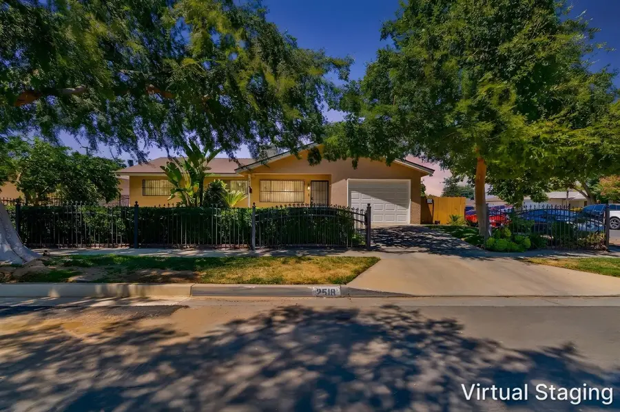2518 W Pontiac Way, Fresno, CA 93705 - #3