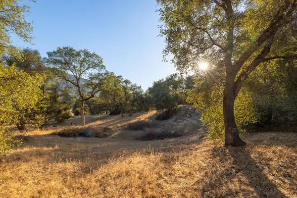 1 Junction Dr, Oakhurst, CA 93644