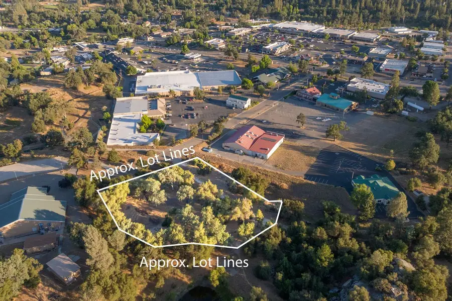 1 Junction Dr, Oakhurst, CA 93644 - #2