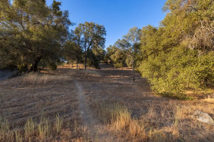 1 Junction Dr, Oakhurst, CA 93644 - #3