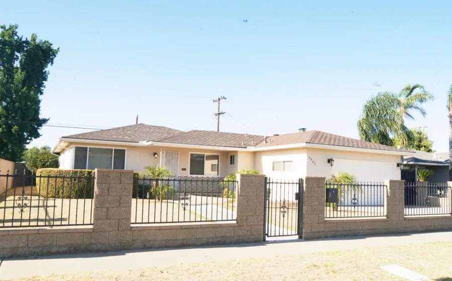 3903 E Bellaire Way, Fresno, CA 93726 - #3