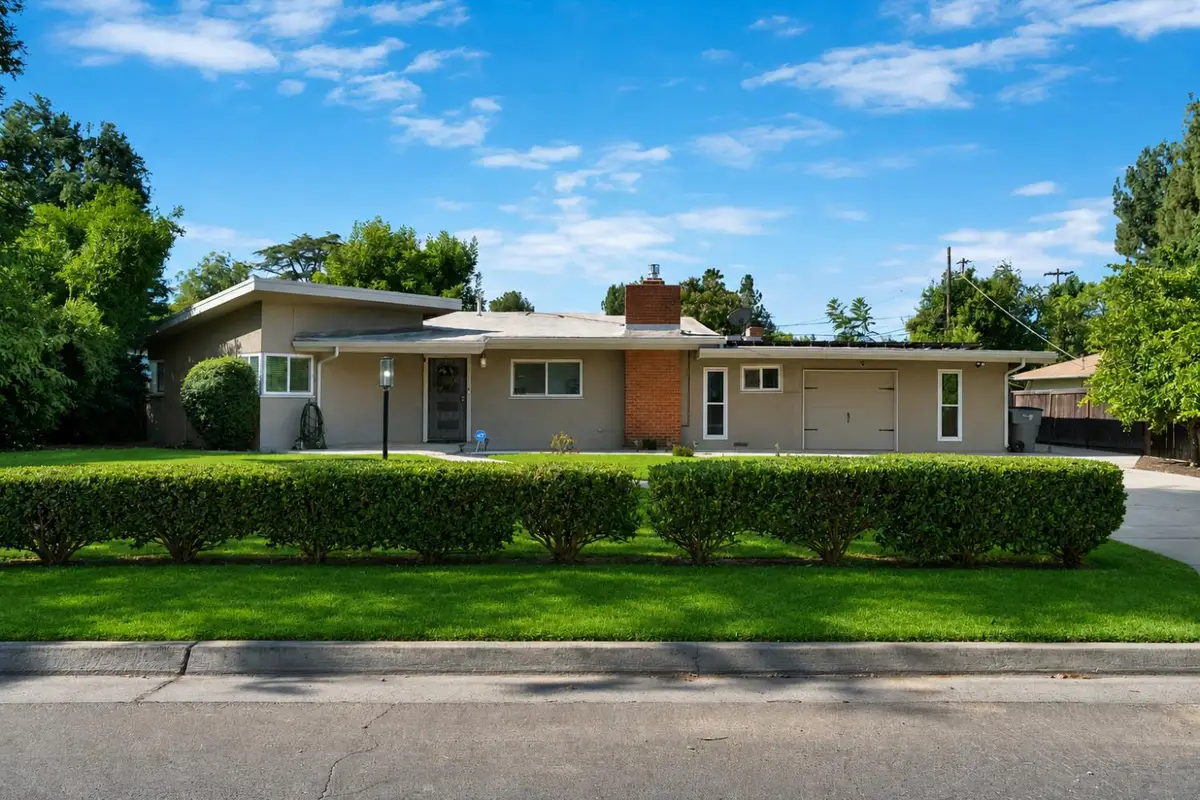 918 E Hampton Way, Fresno, CA 93704 - #1