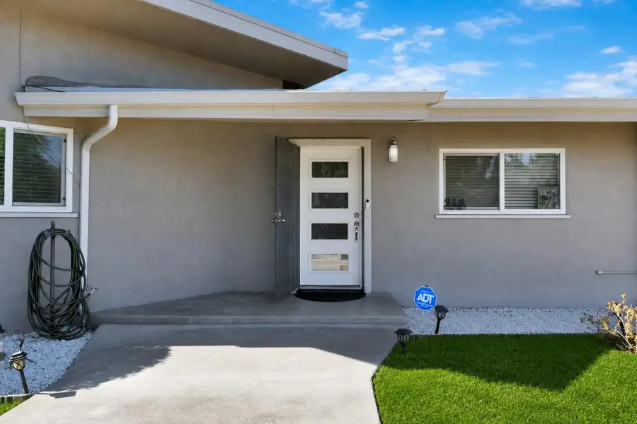 918 E Hampton Way, Fresno, CA 93704 - #3