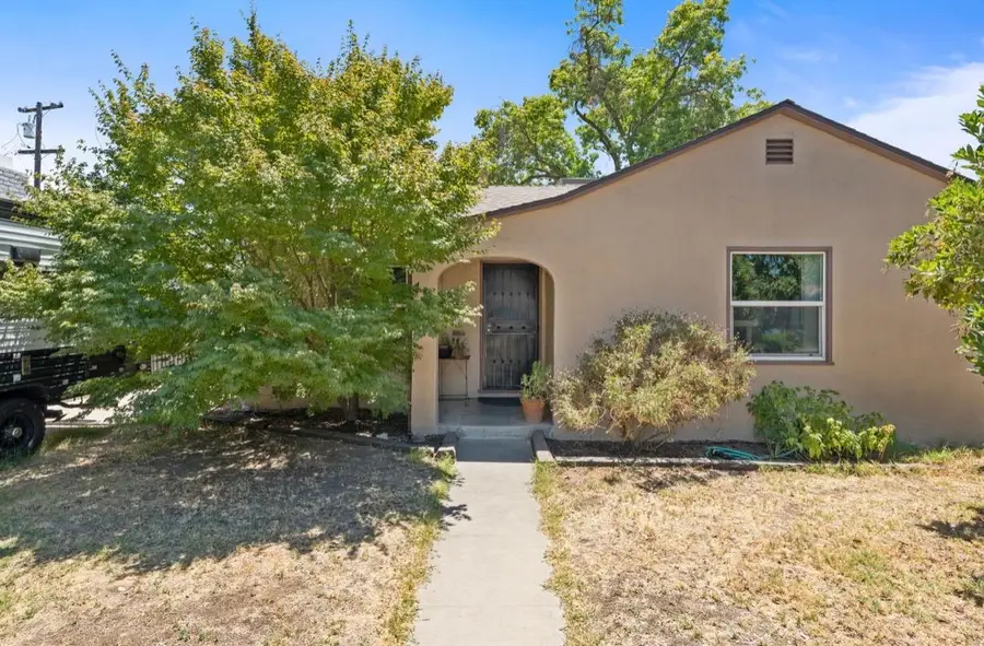 432 E Cambridge Avenue, Fresno, CA 93704 - #2