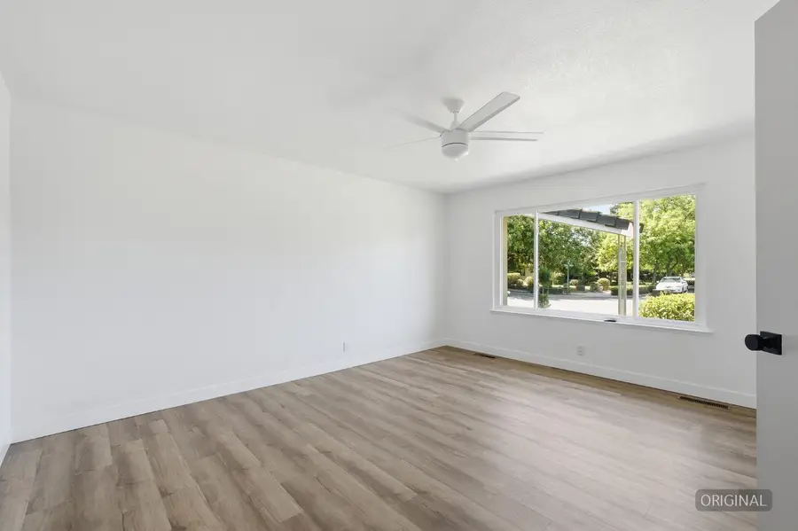 744 W Palo Alto Avenue, Fresno, CA 93704 - #3