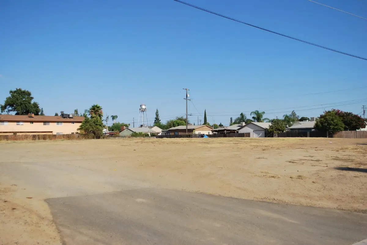 328 West Avenue, Sanger, CA 93657 - #1