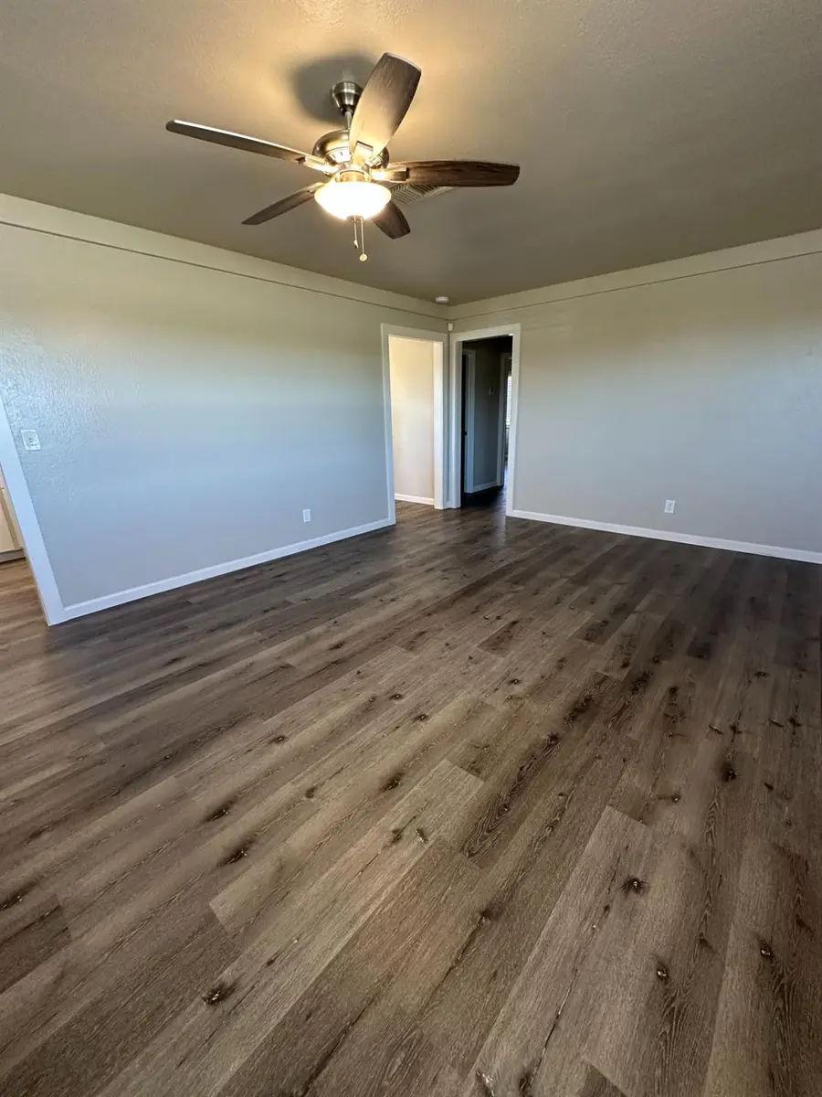 8529 S Chestnut Avenue, Fresno, CA 93725 - #3
