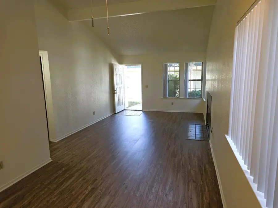 5455 N Marty Avenue #105, Fresno, CA 93711 - #3