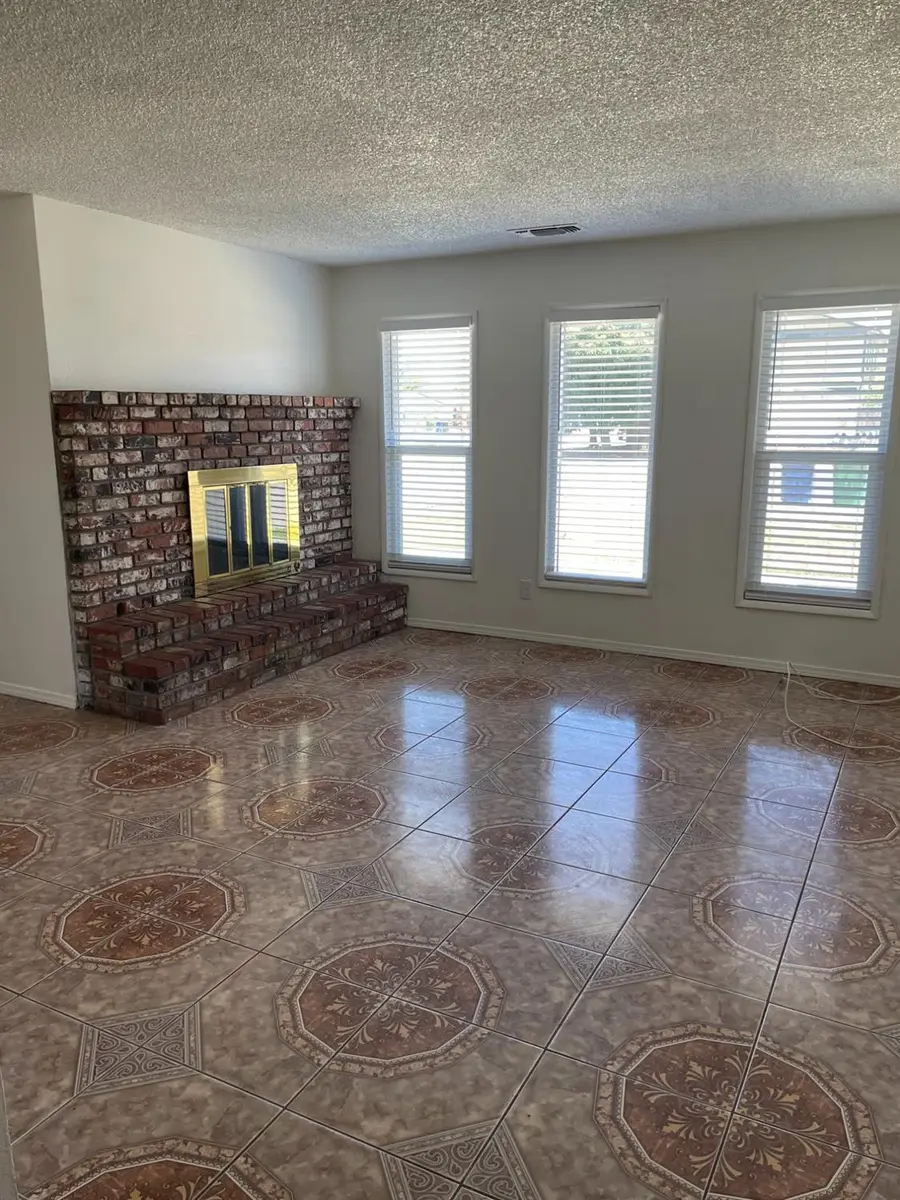 917 Sherman Avenue, Corcoran, CA 93212 - #2