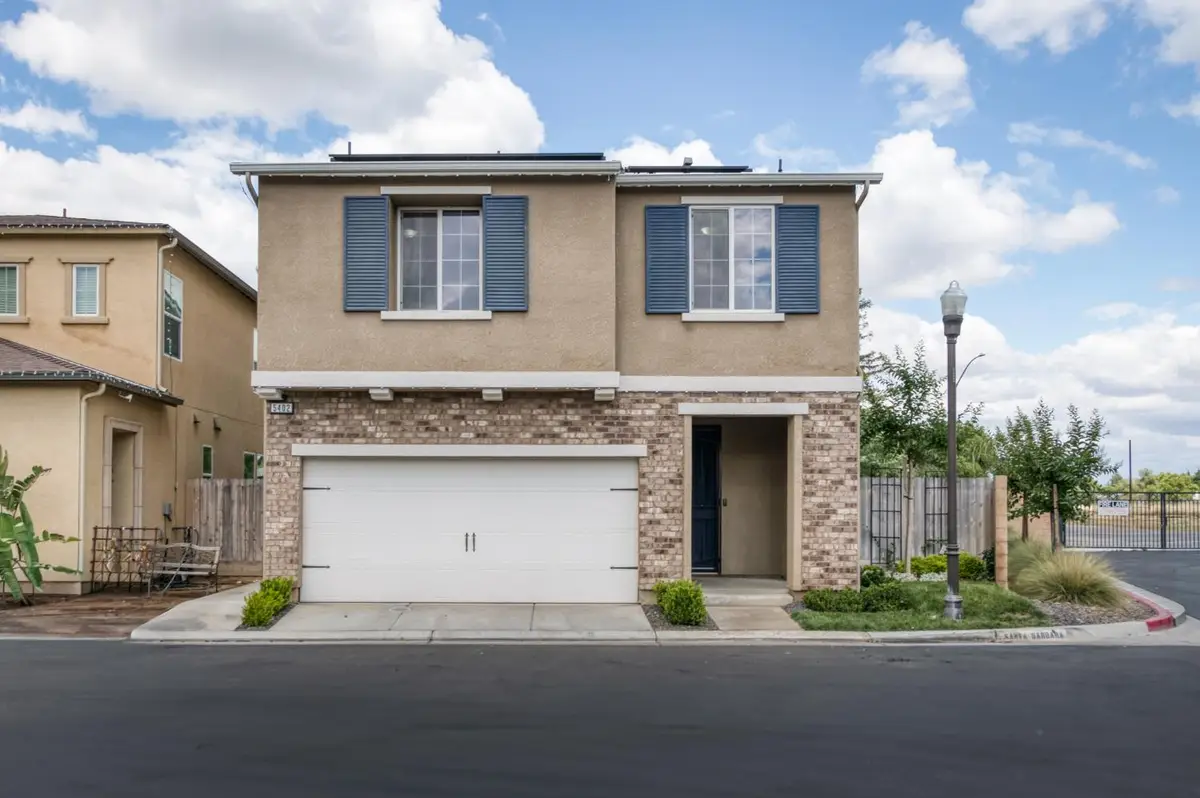 5402 W Santa Barbara Drive, Fresno, CA 93722 - #1
