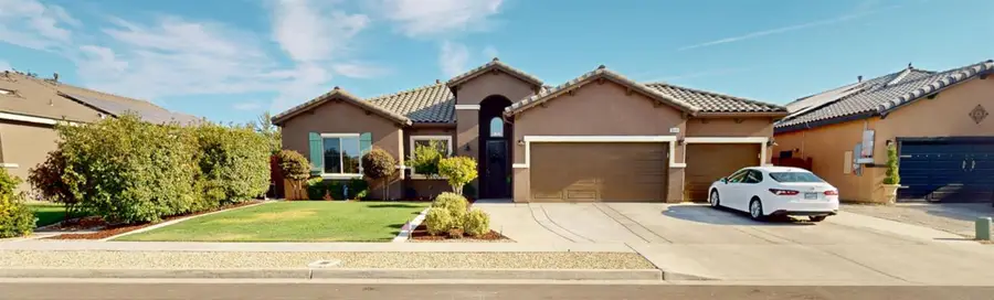 16149 W Ashli Avenue, Kerman, CA 93630 - #2
