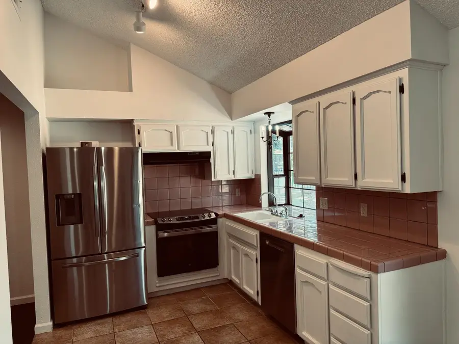 9356 N Barton Avenue, Fresno, CA 93720 - #3